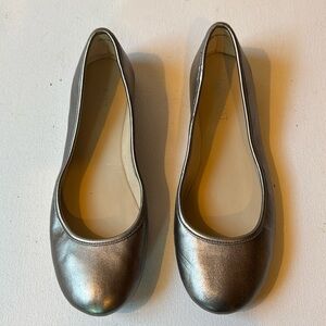 Nine West metallic silver ballet flat. Women’s size 6